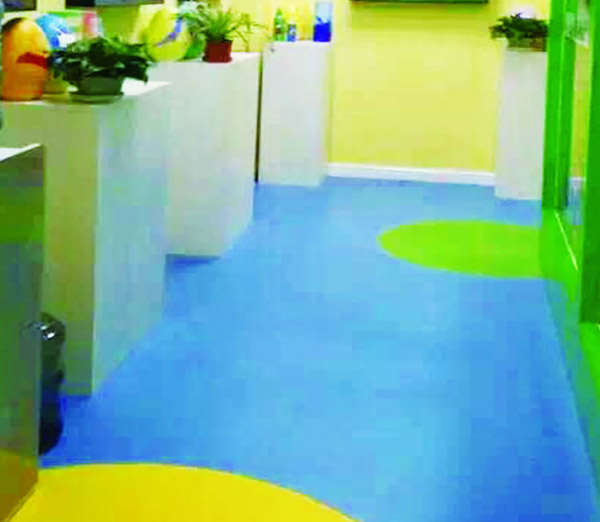 美術(shù)教育小學地板